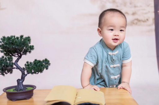 邵东六个月宝宝摇头正常吗